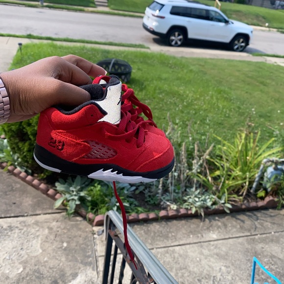 Kids Jordan’s - Picture 4 of 4